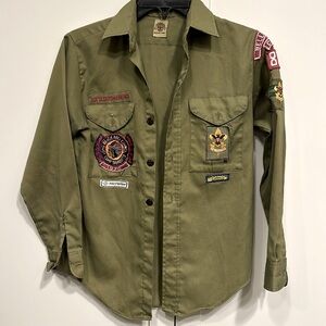 Vintage (1960’s) button up Boy Scout uniform w/rad vintage patches!
